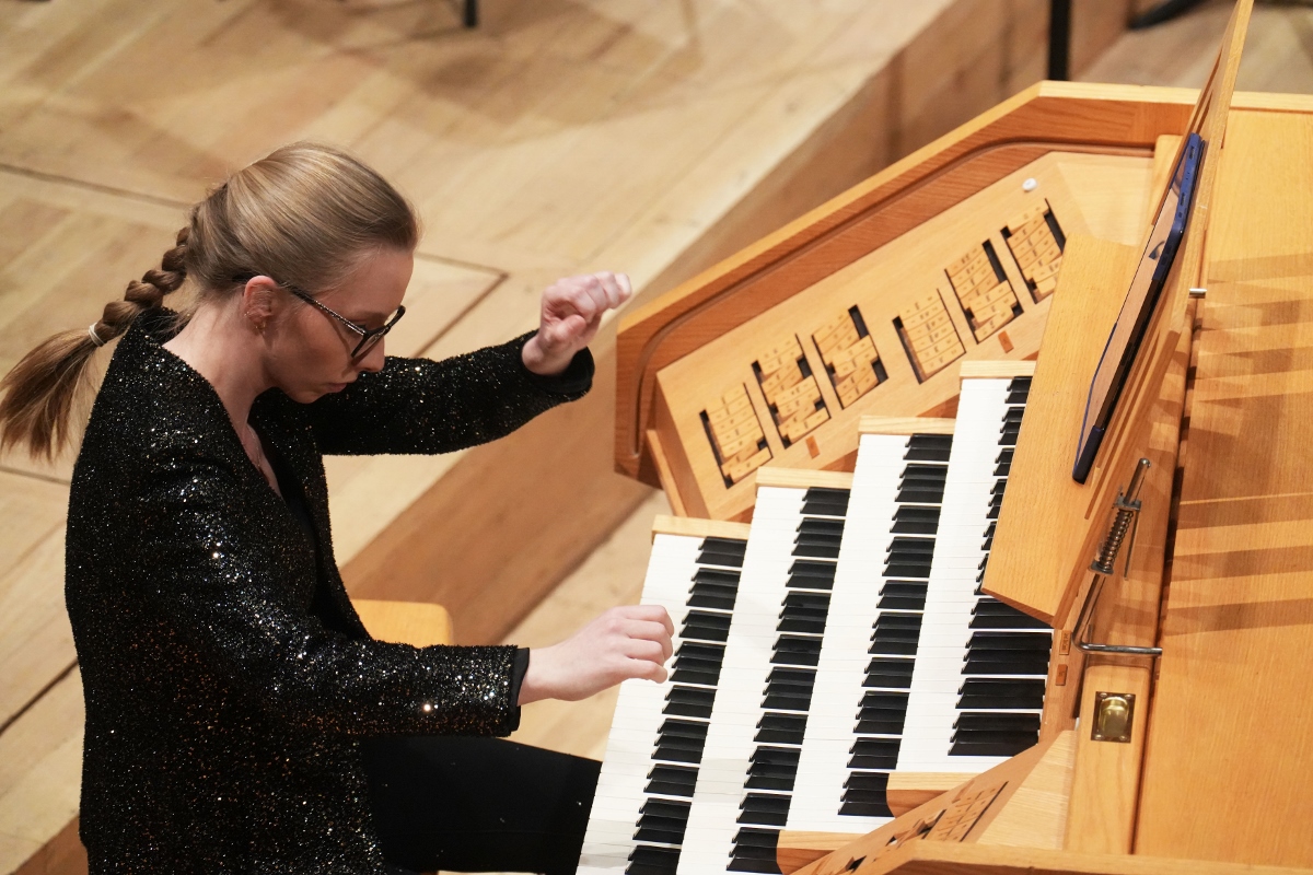 Lapwood, Hallé, Niemeyer, Bridgewater Hall, Manchester review Light and fiery Poulenc concerto